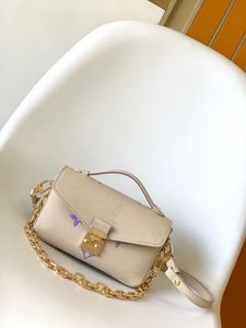 M23940 East West West Handhide Women's Bag New Women Cowwhide Conder Counter Bag Crossbody Bag حقيبة مراسلة