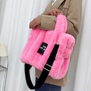 Totes Winter Faux Päls plysch tygväska kvinnors väska brev designer stor kapacitet handväska axelväska purses kvinnlig satchel ba265w