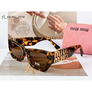 Mui Muiサングラス高品質Mui Mui Mui Glimpse 2024 Womens Summer Classic Cat Eye Rectangle Sunglasses for Women Mui Designer Fashion Brand Mレターメガネ2661