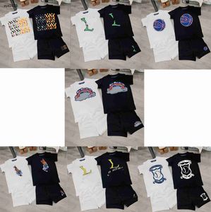 ファッションベイビーTシャツセットサマーキッズトラックスーツサイズ73-150 cm半袖とオリーブリーフプリントデニムショーツ24feb20