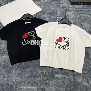 クロップドタンクトップブラックホワイト女性Tシャツハートシェイププリントティーベストチャームファッションスタイルタンク