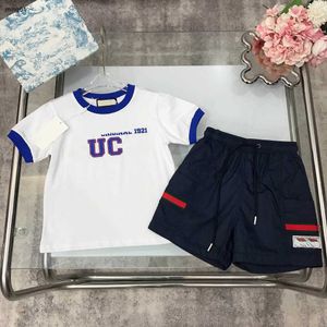 ブランドキッズトラックスーツブルーエッジングデザインベイビーTシャツセットサイズ100-150 cm夏の短袖とメッシュライニングショーツ24feb20