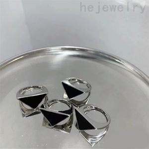 Gata bokstäver hösten män ring kärlek enkelhet tjej bague bröllop ringar emaljerade brev trianglar iögonfallande pläterade silver ringdesigner modern zb040 b4