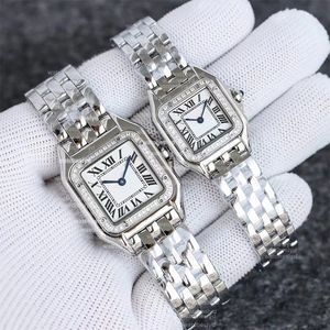 Små modeller Kvalitetskvinna tittar på nytt mode 22*30mm 27*37mm Dial High Quality Gold Silver Rostfri Steel Quartz Lady Watch med Diamond Montre de Luxe