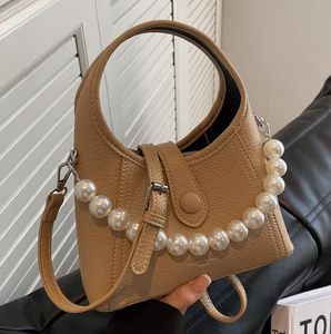 Mode hink axelväska toppkvalitet pu läder pärla handväska väska designer kvinnor klaff väska fast färg bokstav handväskor crossbody satchel väska totes