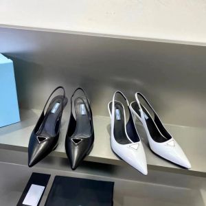 En Kaliteli Lüks Tasarımcı Ayakkabı Sandal Üçgen Elbise Ayakkabı İnce Yüksek Topuklu Mahkeme Pompaları Siyah Yaz Seksi Kadın Topuk Lady Geri Deri Parti Hediye Düğün Ayakkabı