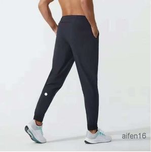 Yoga ll Mens Jogger Long Compression Pants Sport outfit Snabbt torrt dragkammar Gymfickor Sweatpants Byxor Casual Elastic Midje Fitness