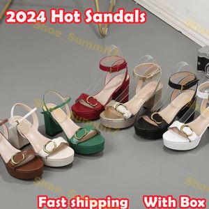Designer kvinnor sandaler 2024 spänne guldtonade utomhus kvinnor strandhöga klackar sandaler 10a läder mitt i hälen sandal kvinnor hästbit sandal bröllop klänningskor med låda