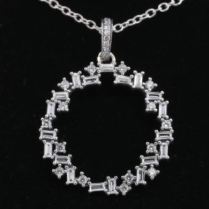 Ustawiają nowe odłamki blasku z krystalicznym łańcuchem naszyjnika na 925 srebrny srebrny naszyjnik z urokiem biżuterii