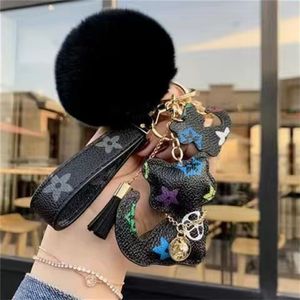 Lyxdesigner L Keychain Men Kvinnor Fashion Cat and Deer Flower Bag Pendant Accessories Söta karabiner Keychains Lovers bilnycklar 244U