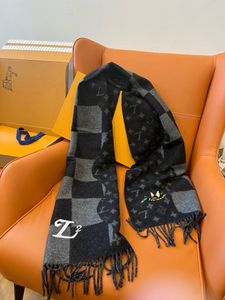 2024 Brand designer Cashmere scarf For men women Luxury L Scarves Thick Shawl Long winter Spring wool Pashmina Wraps Hijab classic style Little Yellow Duck Print