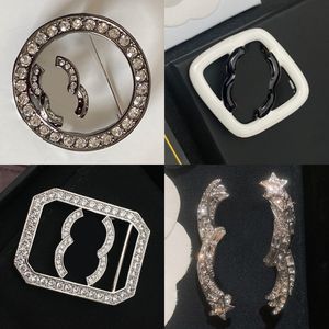 Projektant biżuterii broszki 18 -karatowe złoto srebrna mosiężna miedziana kryształowa broszka mąż luksusowy garnitur ślubny