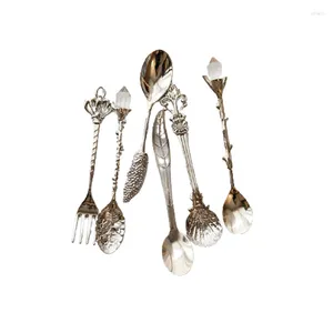 Set di stoviglie Stoviglie da corte in stile europeo Forchetta da frutta in metallo intagliato in stile reale Cucchiaio da caffè vintage Tavolo da dessert decorativo