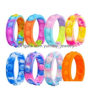 Charm Armband Stock Fidget Armband Reliver Toys Rainbow Bubble Push It Anti Toy AdT Children Sensory för att lindra Autism Wristband D DHBSQ