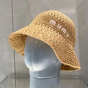 Vår/sommardesigner hink hatt handgjorda vävda stråhatt reser fritid andningsbrev broderade strandhattar breda randen hattar