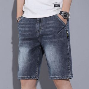 Premium denimshorts för mäns sommarkoreansk version, trendig löst passande rak benmäns avslappnade elastiska och stiliga fem delbyxor