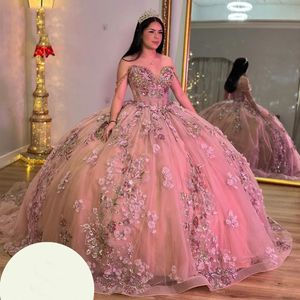 Abiti stile Quinceanera in pizzo con applicazioni di paillettes rosa principessa Abito da ballo con spalle scoperte che borda dolce 15 abiti XV Anos