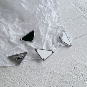 Studs Küpe Tasarımcı Üçgen Orecchini Çift Modern Hip Hop Gümüş Renk Dangle Emaye Aşk Tasarımcısı Küpe Basit Vintage Popüler ZB044 B4