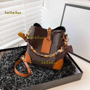 Evening Bags Luxury Women Shoulder High Quality Chain Bucket Letters With The Bag Bag Fashionable Woman Zipper Suture Package Designer Bag 2024
