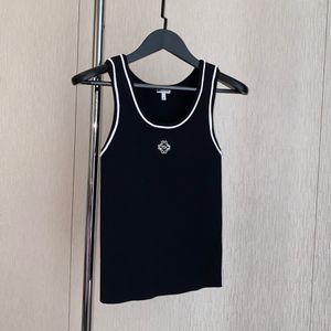 Designer Summer Tank Top Women Topps Crop Top Sexig axel svart casual ärmlösa rygglösa skjortor Luxury Solid Color Vest