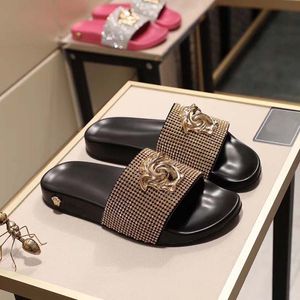 Slippers Women Designer Platform Latform Slipper Sandal Man Man Slipper Mid مع صندوق أزياء القماش المصمم صندل Slippers Women Flop Flops Flops