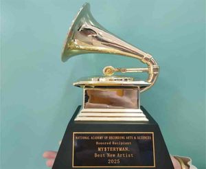 Troféu de metal de gramofone do THE GRAMMYS Awards da NARAS Belas coleções de lembranças para presentes Lettering283w4048954