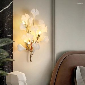 Lampy ścienne Nordic Starry Modern Lampa LED sypialnia nocna kinkiet Prosty salon tło światło