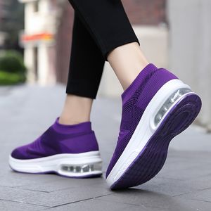 Yüksek kaliteli moda erkek kadın yastık koşu ayakkabıları nefes alabilen tasarımcı siyah mavi gri spor ayakkabı eğitmenleri spor boyutu 39-45 w-004