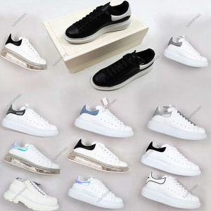 Herrkvinnor Sportskor Bred vit slät kalvskinn snörning sneakers Bovint läder platt snören gummipar bakåt på varumärkesskorna