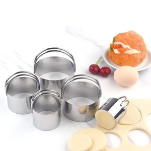 5 Pçs / Conjunto Cortadores De Biscoito Com Alça De Aço Inoxidável Molde De Corte De Biscoito Mousse Anel Estrela Quadrado Coração Flor Forma Ferramenta De Molde De Cozimento Para Pastelaria Scone Donut YFA1928