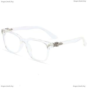 Designer ch Cross Glasses Frame Chromees Hearts Märke Solglasögon för män Kvinnor Trendiga runda ansikte TR90 Eye Male Protection Luxury Gelassramar Chromees Heart 574