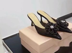 Designer klackar skjutreglage klassisk kristall dekoration kvinna sandal bröllop klänning skor kristall metall spänne blommor sexig