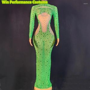 Stage Wear Green Circle Cantante femminile che ospita modello Water Diamond Abito lungo avvolgente in rete elastica sui fianchi con spacco sul retro