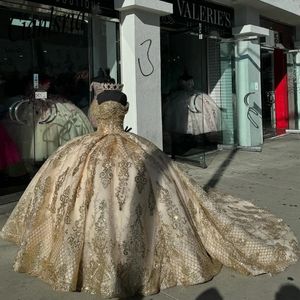 Lyxiga champagne quinceanera klänningar spetsa applicerad kristallboll klänning vestidos de quinceanera älskling söt