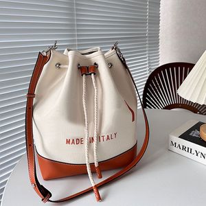 Borsa a secchiello in tela Borsa firmata Borsa a tracolla casual con coulisse Borsa da viaggio per il fine settimana Borsa con tracolla in pelle rimovibile con hardware argento Lettere ricamate