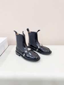 Skórzany metalowy pasek klamry buty dla kobiet u nogi błyszczące luksusowe buty