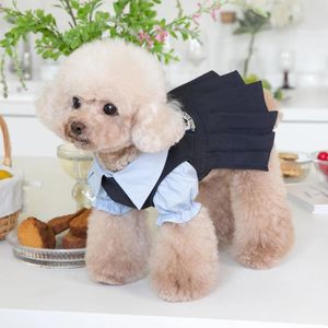 かわいいペットの服のための犬アパレルJKスクールのユニフォームシャツとスカート猫タイのコスプレ