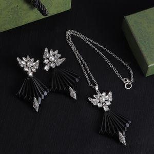 New Design Pendant Necklace Chain Classic Fashion Earrings Retro Couple Chains Necklace Jewelry Supply