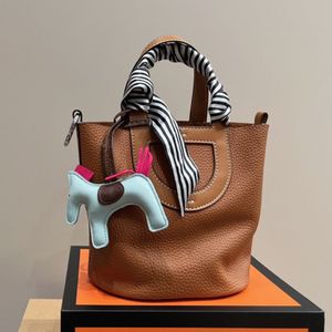 Tasarımcılar Klasik Mini Food Sepet Çanta Çantaları Fransa Marka Omuz Deri Kadın Omuz Çantası Moda Pony Crossbody Crossbody Desi293s