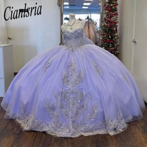 Lilac Princess Quinceanera sukienki 2024 Kwiki kwiatowe koronkowe gorset z ramion vestidos de 15 anos