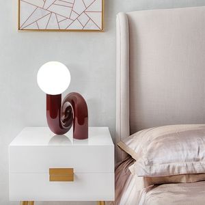 Nordic Postmodern Model Lampa hotel dziecięcy w sypialni salon Minimalistyczna kreatywna szklana lampka badań lampa dekoracyjna