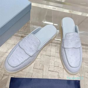 Slippers 2024 Spring Autumn for Women مع أحذية أنثى مستديرة للأصابع القصيرة