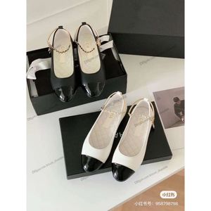 Paris luxury designer fashion ballet flats Round head bow womens luxury shoes chain decorated casual soft shoes brand leather flats channel Two versions