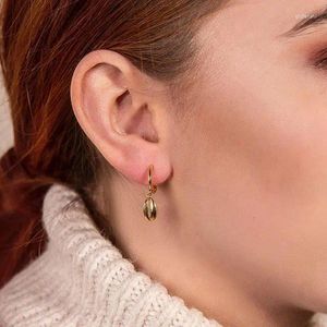 Dingle örhängen 2024 Delikat Tiny Fashion Christmas Jewelry Gold Color Sea Shell Earring For Girl Women Mini Small Sweet Lobster