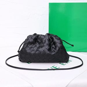 Hobo vävd av högsta kvalitet tygrön grön mini påse väska kvinnor mens läder crossbody vävmoln till och med 10a designer axel väska lyxys handväskor smink mode koppling väska