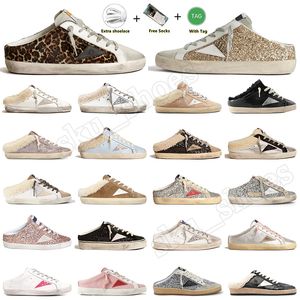 Topp GoldenStar Sabots Women Slippers Designer Slides Luxury Golden Goooose Sneakers Super Stars Sabot päls Slide Platform Loafers Dirty Old Mens Trainers Dhgate