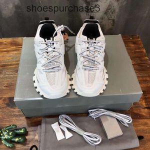 Designer Balencigs Moda Scarpe casual Pattini a rotelle Pure Original Papà Scarpe Track3.0 Outdoor Suola spessa Tè al latte Scarpe elevate Luci a LED Scarpe Coppia VKKK