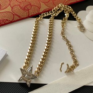 Charm Womens Designer Pendants Pearl Necklaces Chain Brand Letter Pendant Diamond Necklace Choker Gold Copper Men Women Wedding Jewelry Accessories Gifts