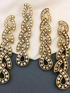 Серьги-гвоздики Европейские и американские украшения в китайском стиле со старым длинным преувеличенным жемчугом на плече