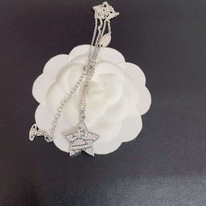 Naszyjnik planety Designer Naszyjnik dla kobiety Vivienen luksusowa biżuteria Viviane Westwood Xis Five Winted Star Full Diamond Naszyjnik dla kobiet Język Saturn Pin Pearl